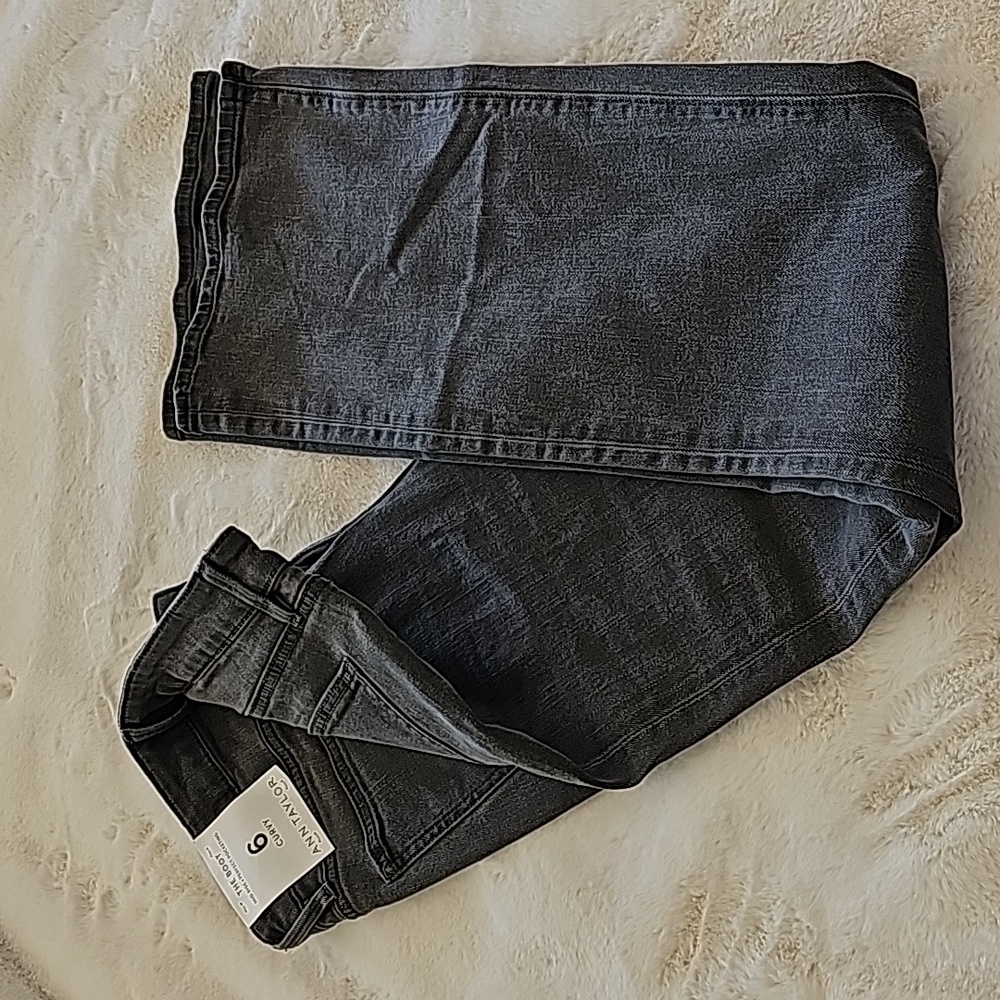 NWT Mid Rise Boot Cut Curvy Fit Jeans size 6